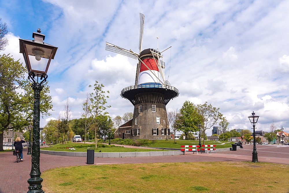 Molen de Valk in Leiden, 18th century windmill and museum, Leiden, South Holland, The Netherlands, Europe