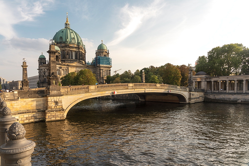 Berliner Dom (Berlin Cathedral) on Spree river with old bridge in the foreground, Berlin, Germany, Europe