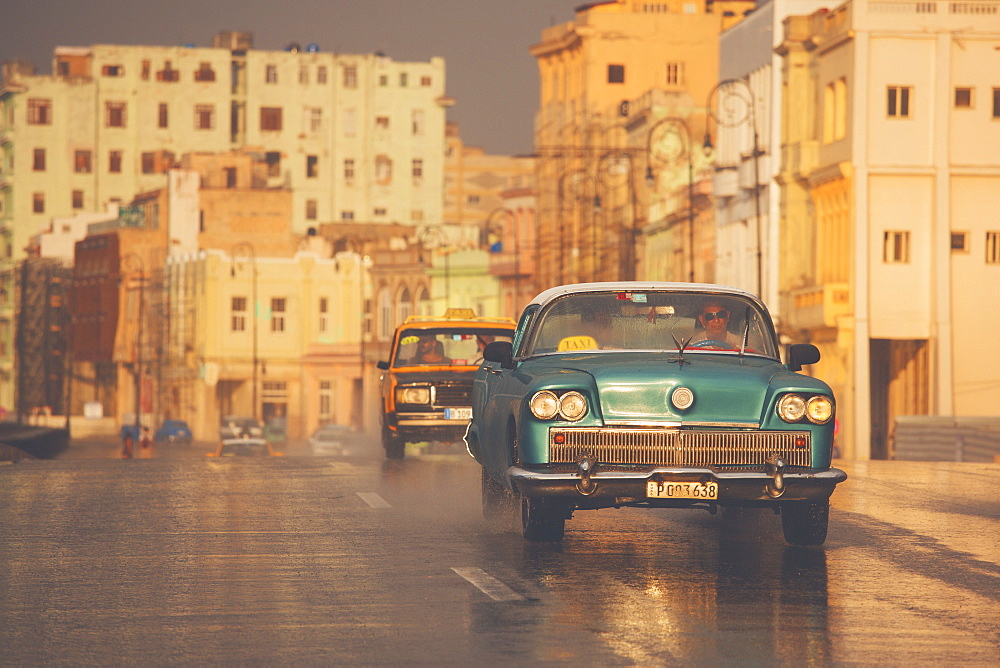 Old American car, Malecon, Havana, Cuba, West Indies, Caribbean, Central America