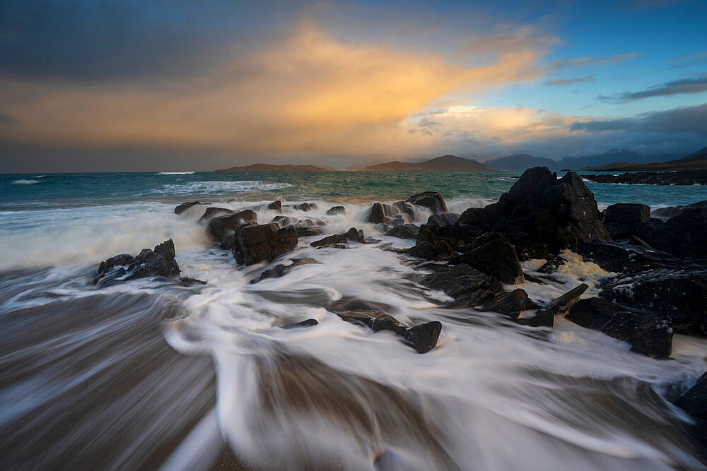 Dramatic coastline at Traigh Bheag, Isle of Harris, Outer Hebrides, Scotland, United Kingdom, Europe