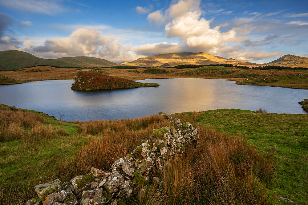 A view across the lake to Mount Snowdon at Llyn Y Dywarchen in the Snowdonia National Park, Wales.