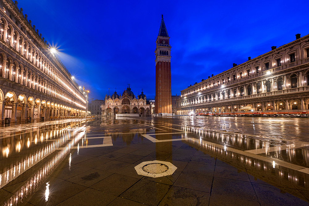 St. Mark's Square with the Campanile bell tower and the Basilica of St. Mark, San Marco, Venice, UNESCO World Heritage Site, Veneto, Italy, Europe