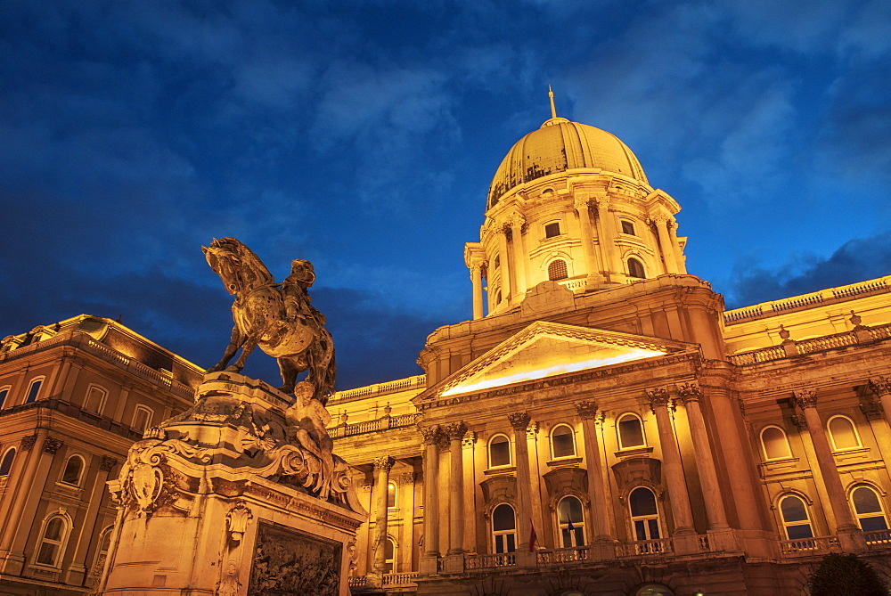 Royal Palace at night, Buda Castle, UNESCO World Heritage Site, Budapest, Hungary, Europe