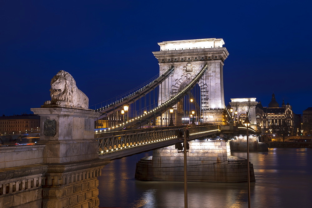 The Chain Bridge at the blue hour, Budapest, Hungary, Europe