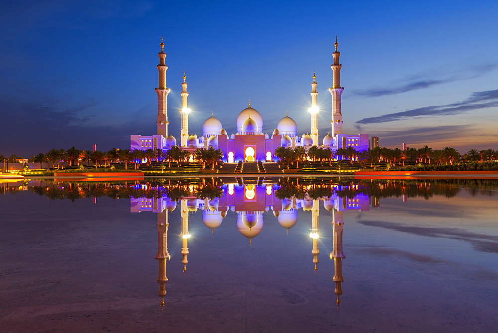 Sheikh Zayed Grand Mosque reflected at night, Abu Dhabi, United Arab Emirates, Middle East