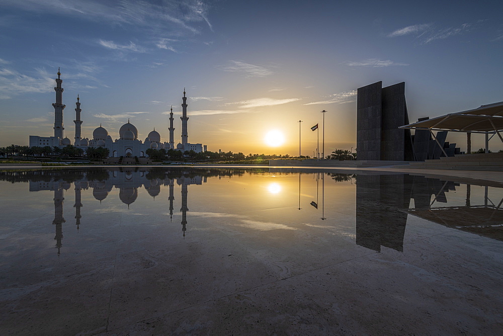 Sheikh Zayed Grand Mosque at sunset, Abu Dhabi, United Arab Emirates, Middle East