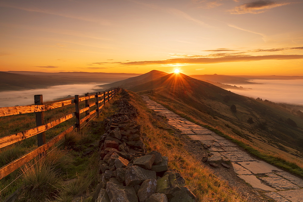 Sunrise above Lose Hill and Back Tor from Mam Tor, The Peak District National Park, Derbyshire, England, United Kingdom, Europe