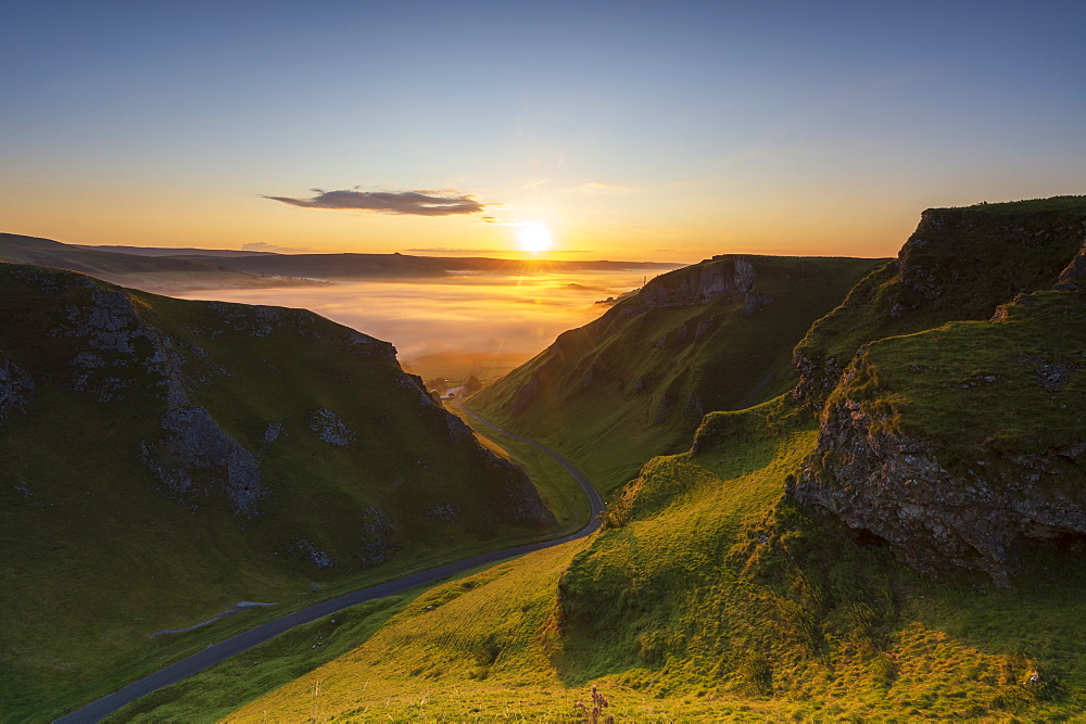 Winnats Pass with cloud inversion at sunrise, Hope Valley, Edale, Peak District, Derbyshire, England, United Kingdom, Europe