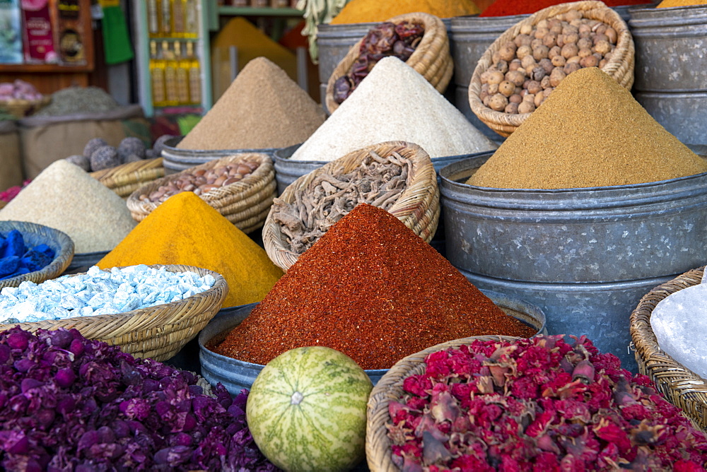 Colourful display of spices in spice market (Rahba Kedima Square) in the souks of Marrakech, Morocco, North Africa, Africa