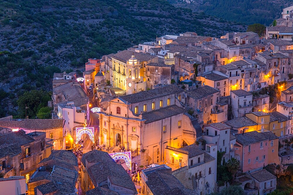 View over illuminated Ragusa Ibla, dusk, streets decorated to mark the Festival of San Giorgio, Ragusa, UNESCO World Heritage Site, Sicily, Italy, Europe