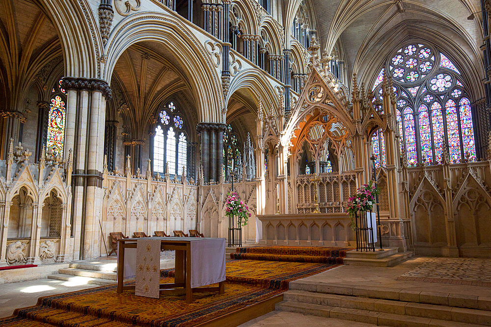 The 14th century Angel Choir and high altar of Lincoln Cathedral, Lincoln, Lincolnshire, England, United Kingdom, Europe