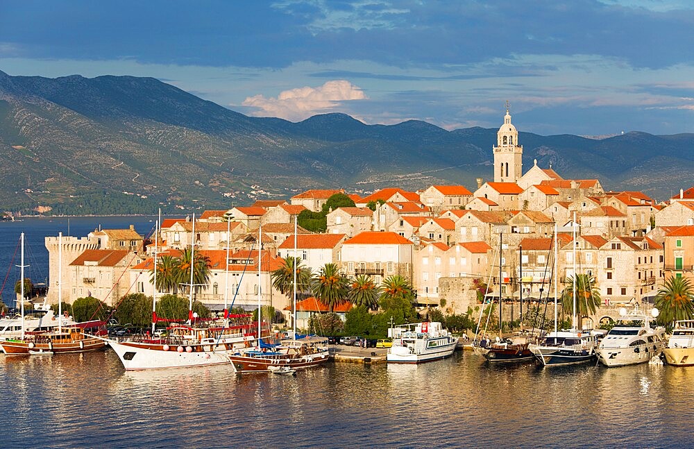 View over harbour to the Old Town, yachts moored beside quay, Korcula Town, Korcula, Dubrovnik-Neretva, Dalmatia, Croatia, Europe