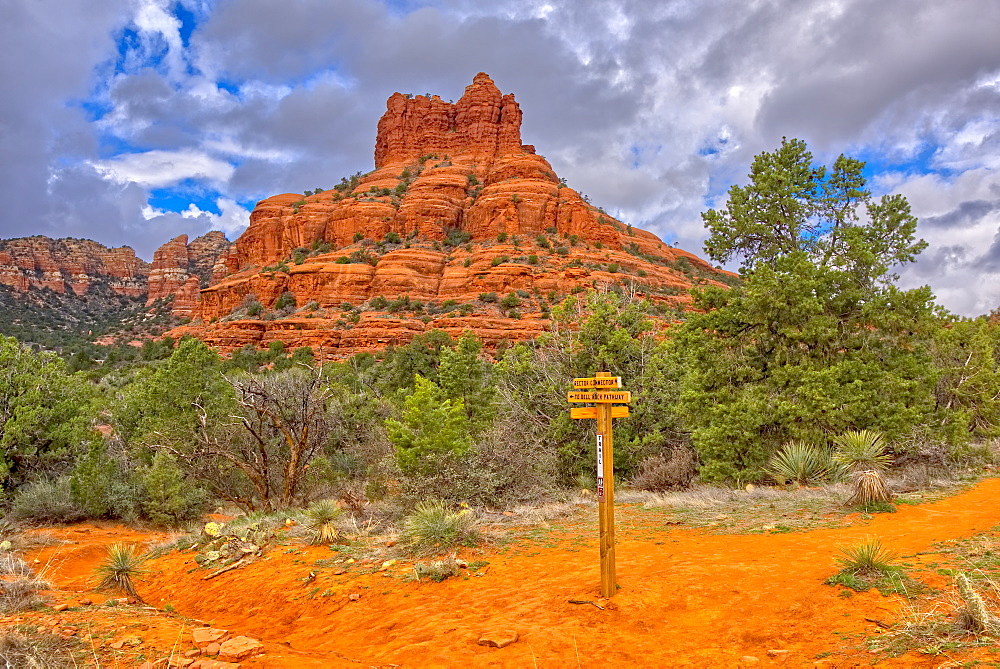 The Bell Rock of Sedona viewed from the Rector Connector Trail junction, Arizona, United States of America, North America