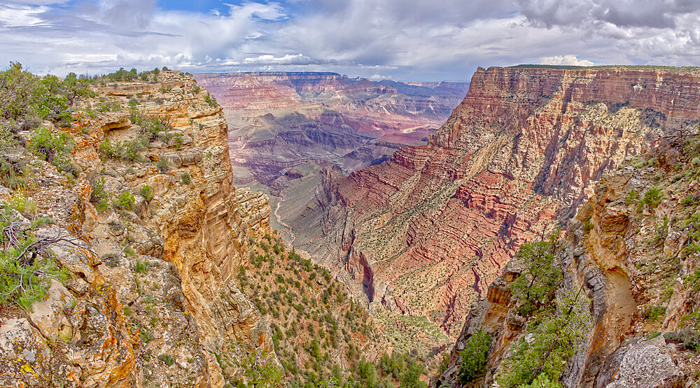 Grand Canyon viewed from a cliff overlooking Papago Creek, with Papago Point just right of center, Grand Canyon National Park, UNESCO World Heritage Site, Arizona, United States of America, North America