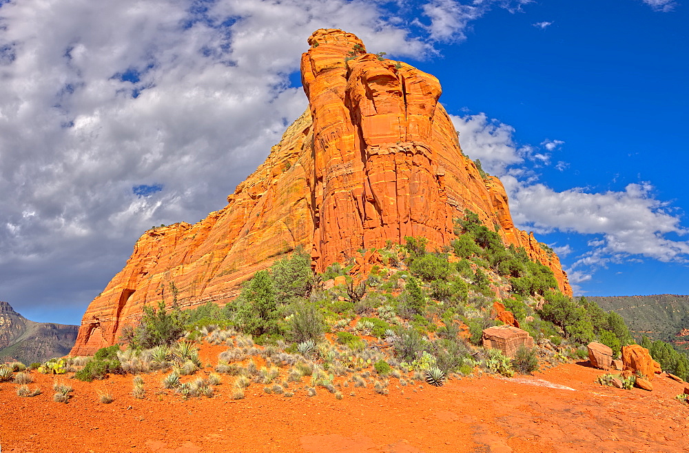 Close up of the eastern half of Mitten Ridge, accessible by way of the Hangover Trail, Sedona, Arizona, United States of America, North America