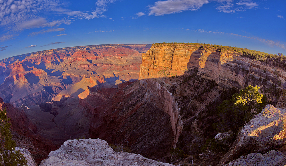 Hopi Point in the distance viewed from the rim trail near Mohave Point, Grand Canyon, UNESCO World Heritage Site, Arizona, United States of America, North America