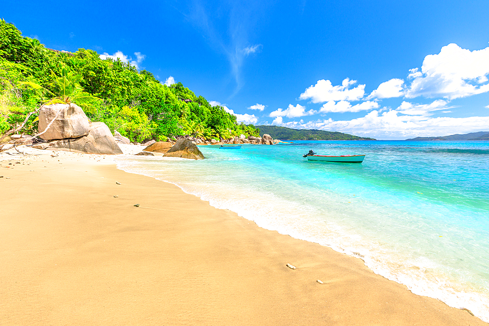 Felicite Island, peaceful landscape of Seychelles beach near La Digue, Seychelles, Indian Ocean, Africa