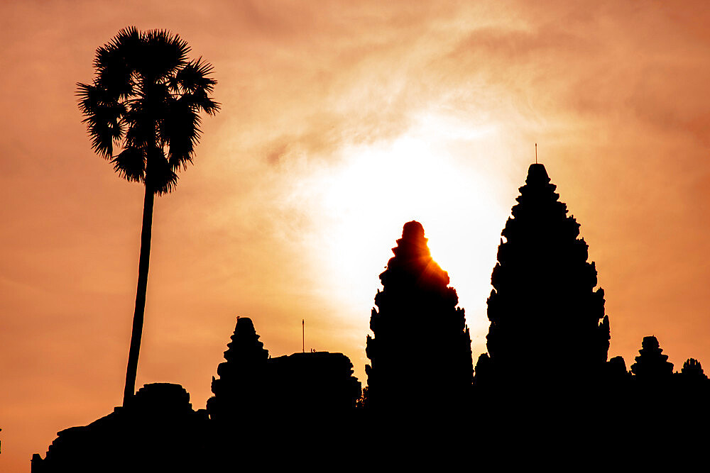 Angkor archaeological complex silhouetted against the rising sun, Angkor, UNESCO World Heritage Site, Siem Reap, Cambodia, Indochina, Southeast Asia, Asia