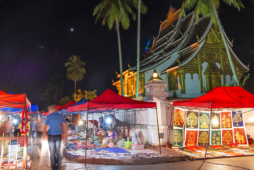 Night market outside the Royal Palace in Luang Prabang, Laos, Indochina, Southeast Asia, Asia