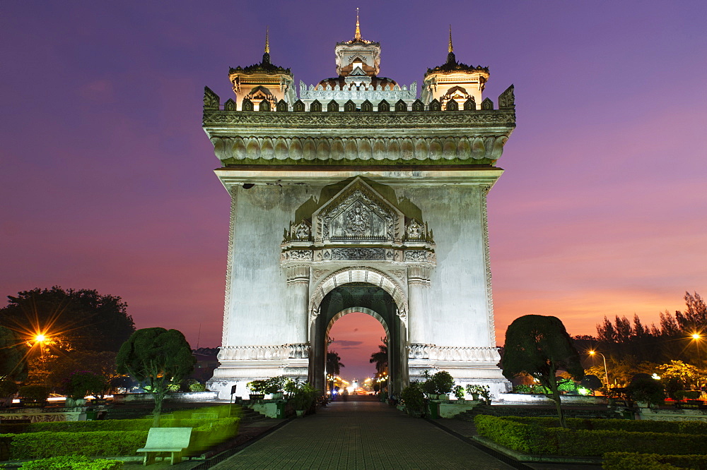 Patuxai (Victory Gate), a war monument, at sunset, Vientiane, Laos, Indochina, Southeast Asia, Asia