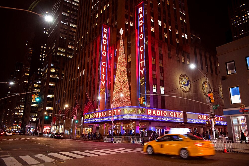 New York City street scene in front of the Rockefeller Center, New York, United States of America, North America