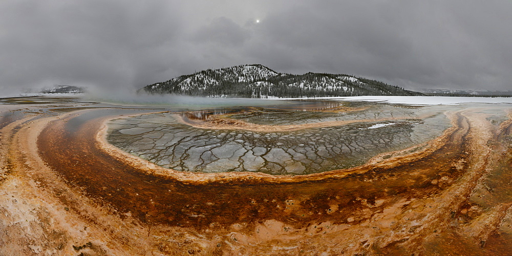 Grand Prismatic Spring and bacterial mats, Midway Geyser Basin, Yellowstone National Park, Teton County, Wyoming, United States of America, North America