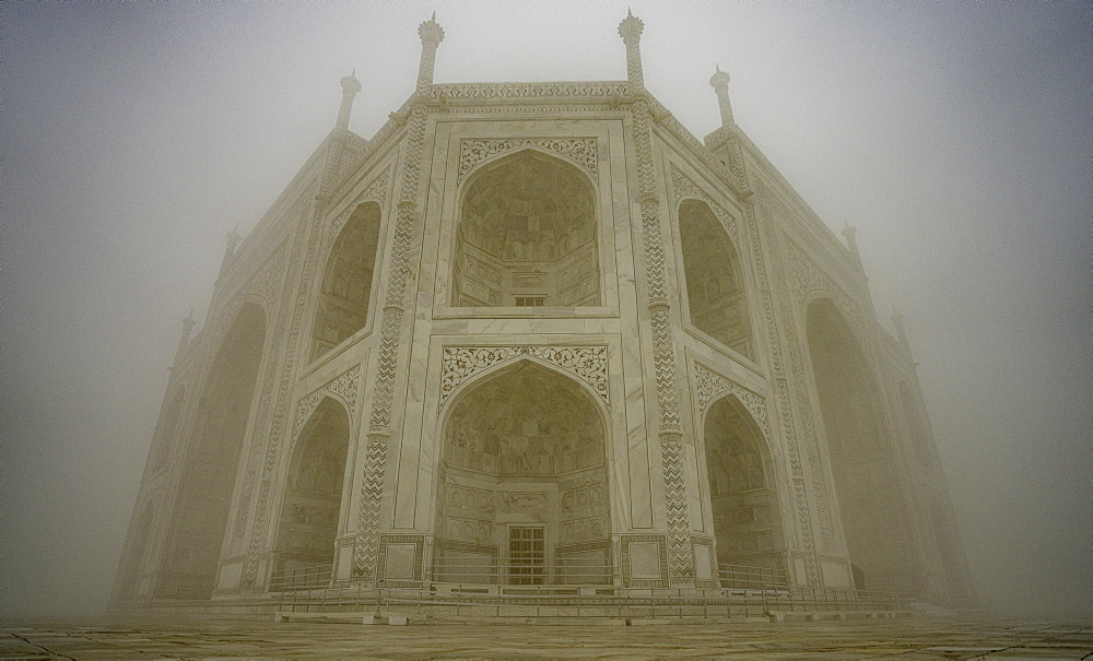 The Taj Mahal on a foggy morning, UNESCO World Heritage Site, Agra, Uttar Pradesh, India, Asia