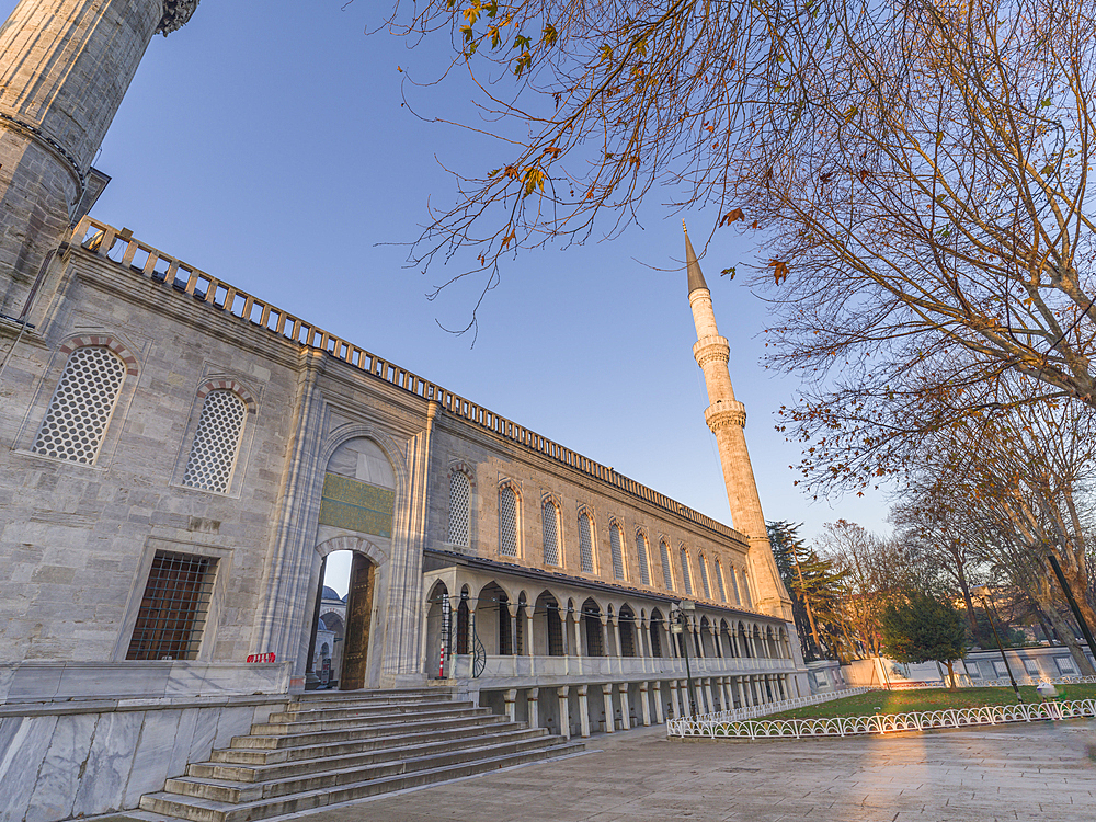 Exterior of Sultanahmet Camii (Blue Mosque) at sunrise, UNESCO World Heritage Site, Istanbul, Turkey, Europe