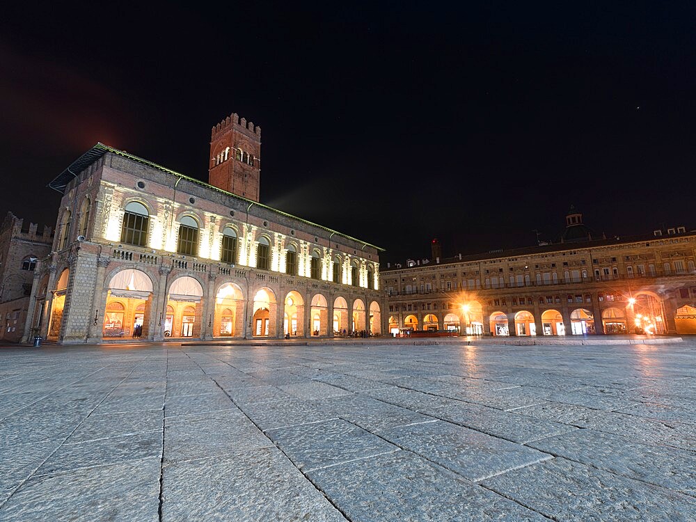 Palazzo of Podesta in the historical centre of Bologna, Piazza Maggiore, Bologna, Emilia Romagna, Italy, Europe