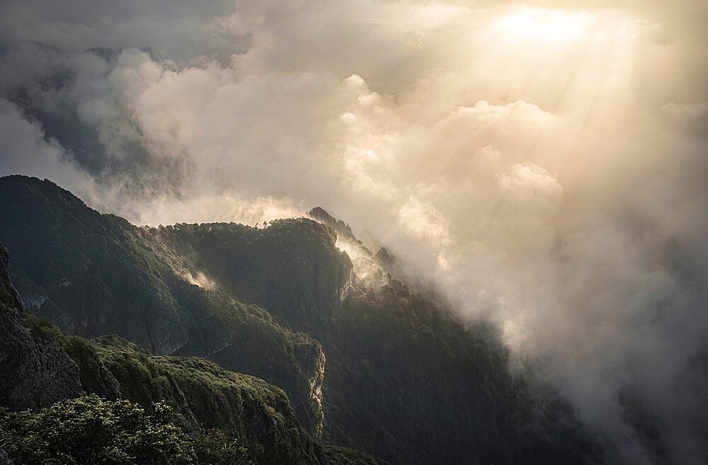 Cloudy sunrise from the peak of Emeishan, Emeishan, Sichuan, China, Asia