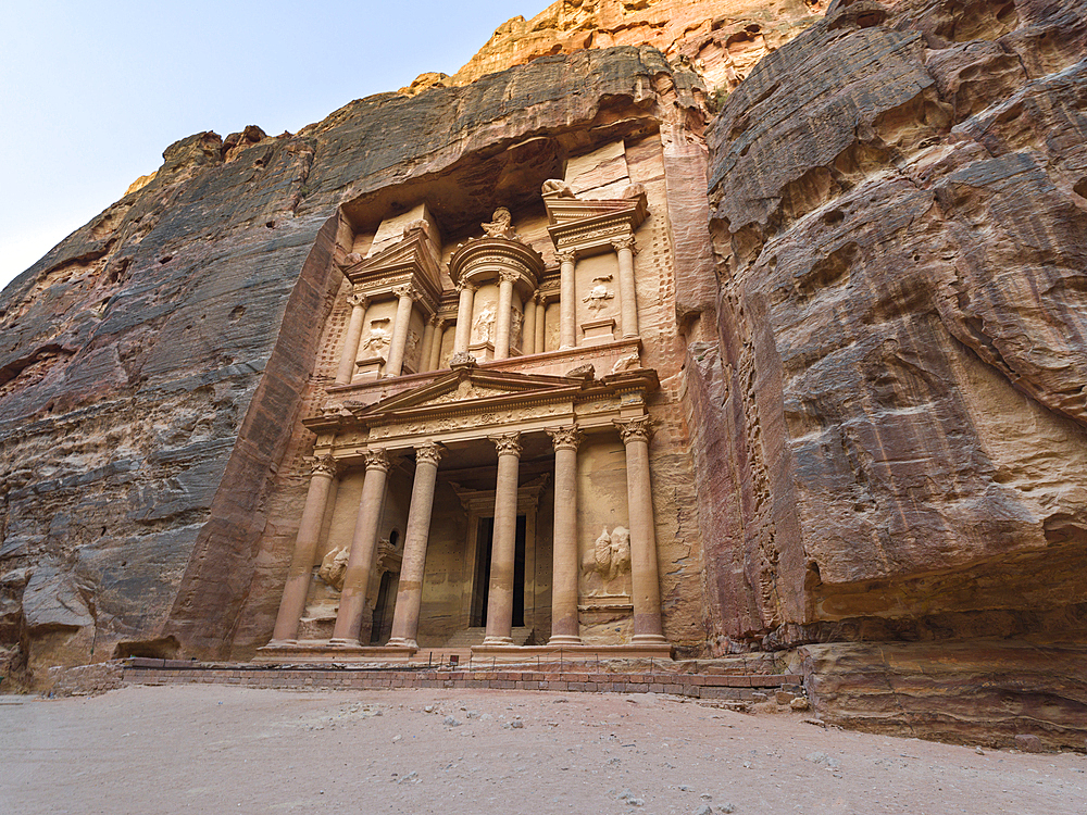 The Treasury (El Khazneh), monument carved into the rock of the mountain, Petra, UNESCO World Heritage Site, Jordan, Middle East