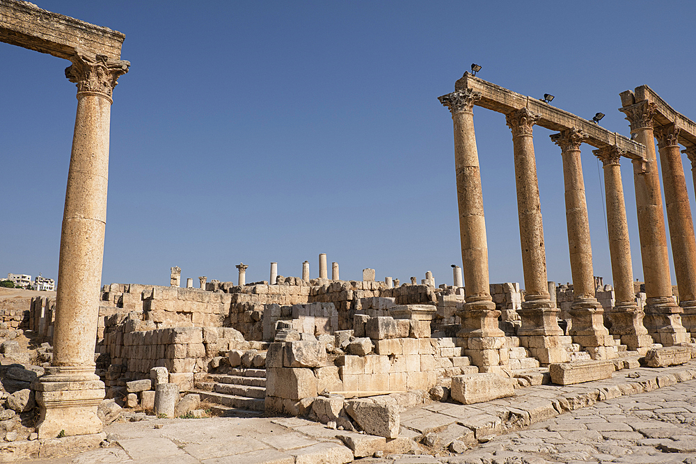 Ancient Roman ruins and columns, Jerash, Jordan, Middle East