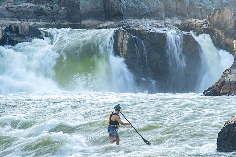 Ian Brown stand up paddle surfs challenging whitewater below Great Falls of the Potomac River, border of Maryland and Virginia, United States of America, North America