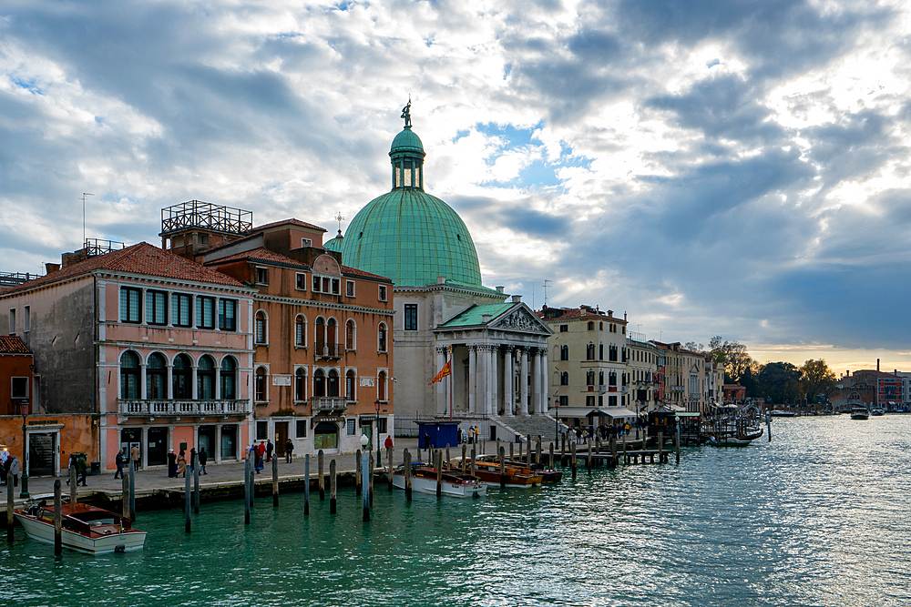 San Simeon Piccolo church and colorful houses on the Grand Canal seen from Scalzi bridge, Venice, UNESCO World Heritage Site, Veneto, Italy, Europe