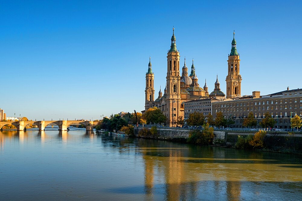 Basilica del Pilar Cathedral with stone bridge crossing Ebro River, Zaragoza, Aragon, Spain, Europe