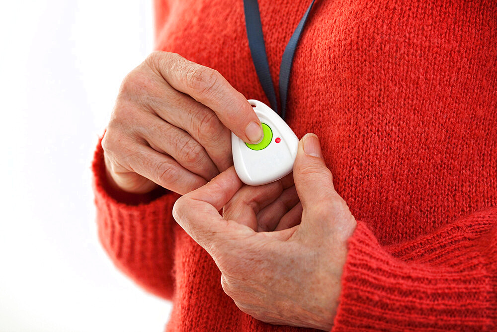 Emergency call services allow seniors living alone to alert a call center, thanks to a call button connected to the telephone