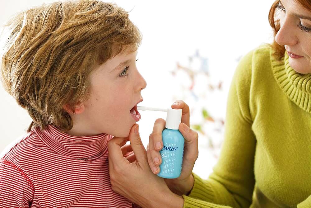 Child using spray in mouth