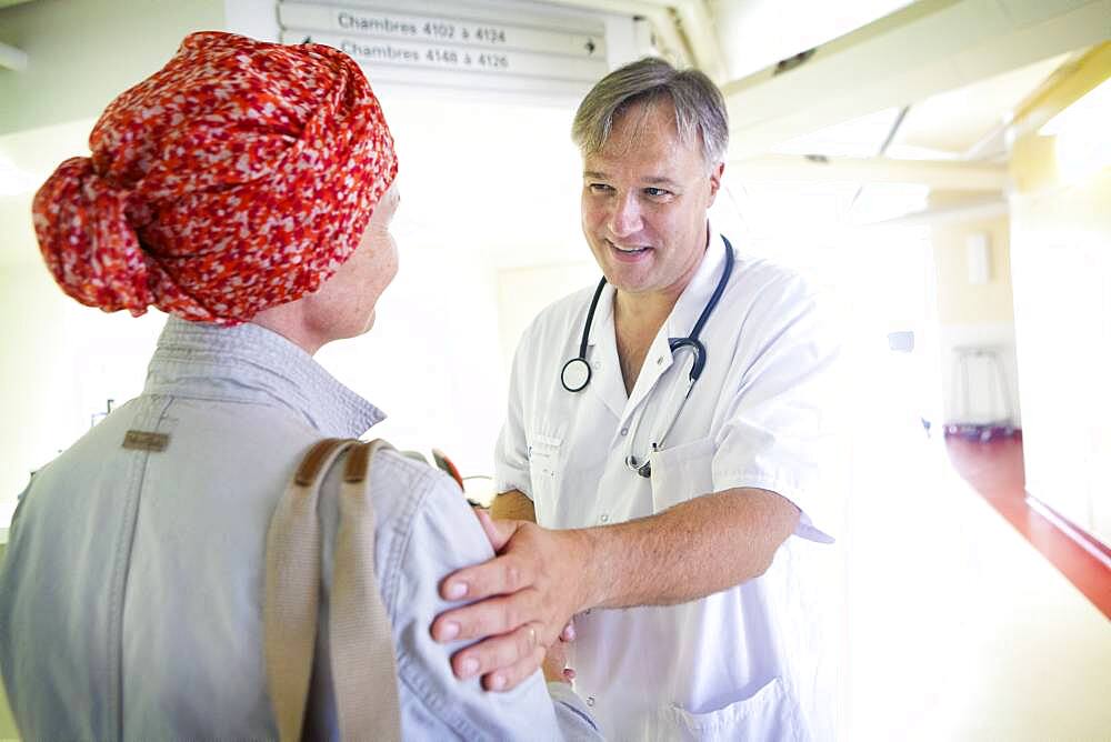 Cancerous woman in hospital