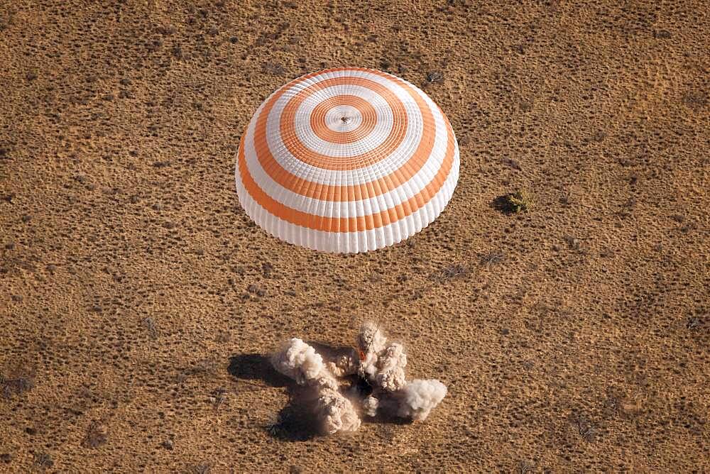 Soyuz Spacecraft Landing in Kazakhstan