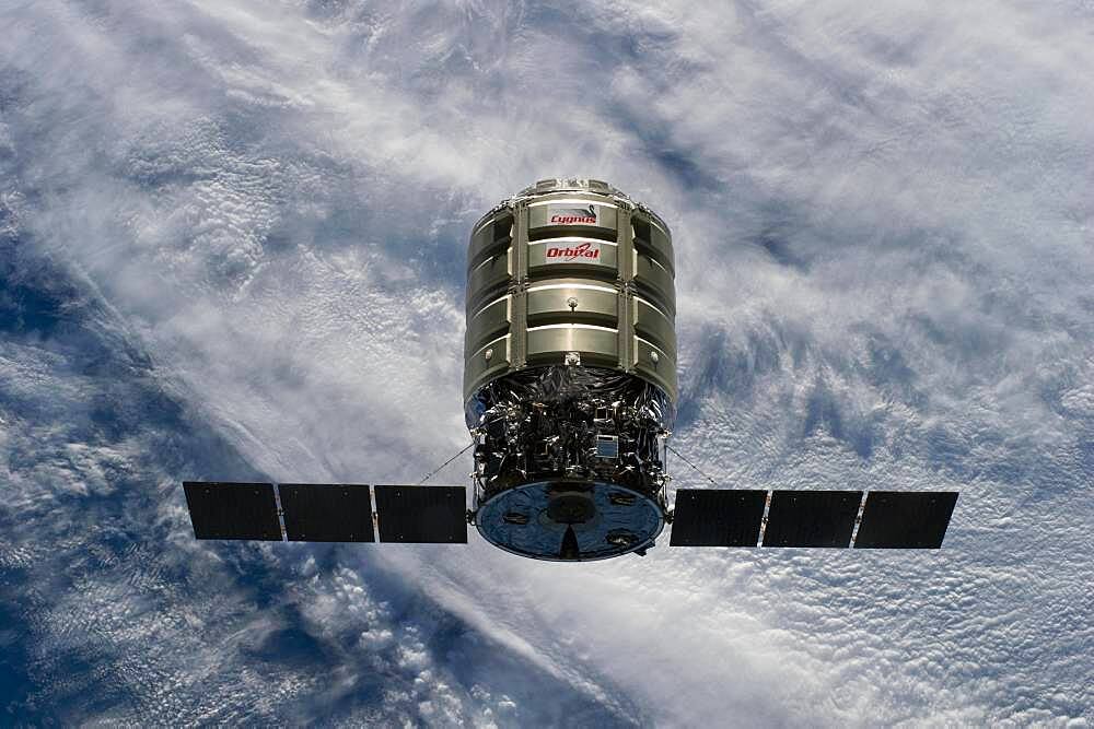 Cygnus Cargo Craft Approaches ISS