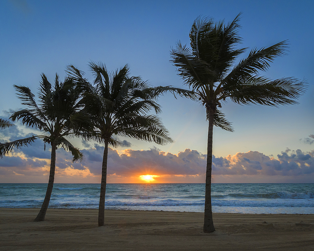 Sunrise on the Caribbean Sea from the beach at Grand Residences Riviera Cancun, Puerto Morelos, Riviera Maya, Mexico.