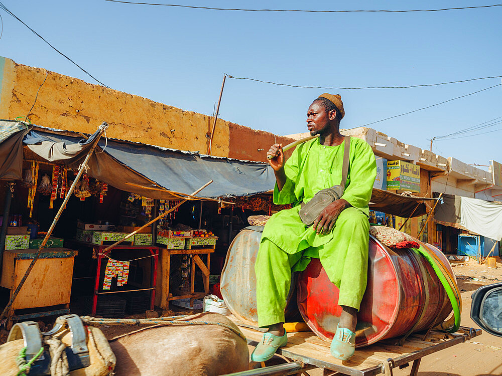 The streets and people of a village between Kiffa and Ayoun, Mauritania, Sahara Desert, West Africa, Africa