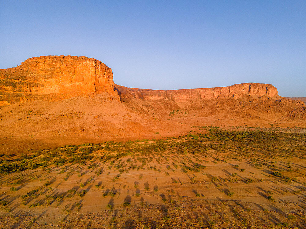 A huge rock cliff and canyon near Kamour, Mauritania, Sahara Desert, West Africa, Africa