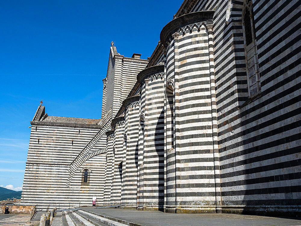 Lateral view of the Cathedral (Duomo), Orvieto, Umbria, Italy, Europe