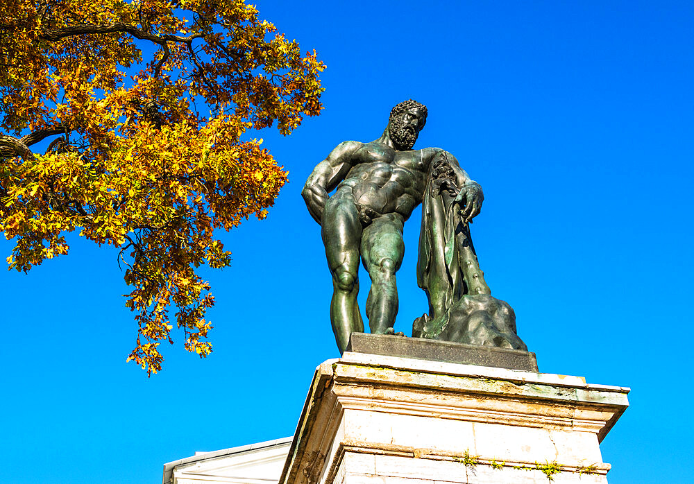 A statue of Hercules next to Cameron Gallery, Catherine Park, Pushkin (Tsarskoye Selo), near St. Petersburg, Russia, Europe