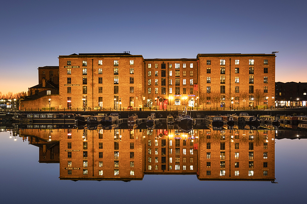 The Albert Dock at night, Albert Dock, Liverpool Waterfront, Liverpool, Merseyside, England, United Kingdom, Europe