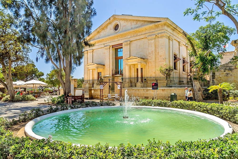 Upper Barrakka Gardens, with the Malta Stock Exchange behind the fountain, Valletta, Malta, Mediterranean, Europe