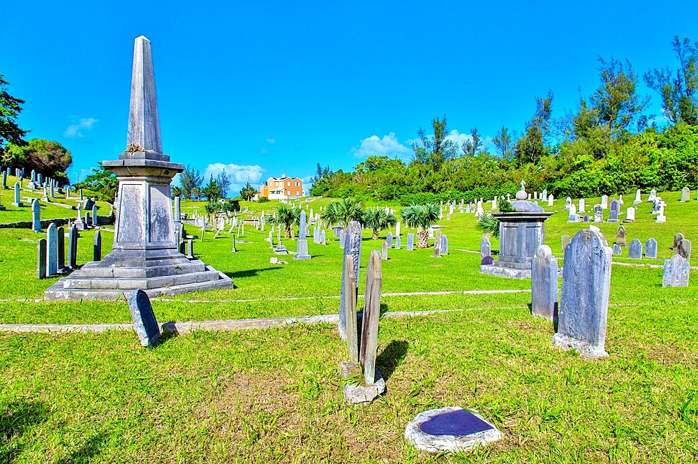 The Royal Navy Cemetery (The Glade), opened in 1812, containing over 1000 graves including 24 from World War I and 39 from WWII, managed by the Bermuda National Trust, Sandys Parish, Bermuda, Atlantic, North America