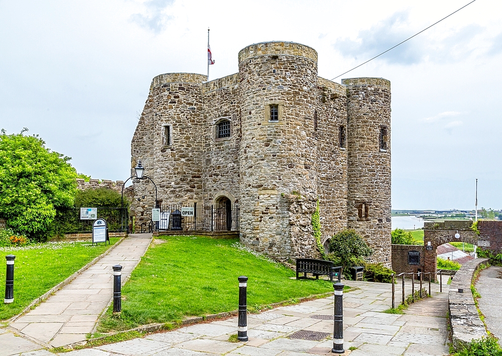 Rye Castle (Ypres Tower), built around 1249 to resist attacks from France, sometime prison, courthouse and morgue, now a museum, Rye, East Sussex, England, United Kingdom, Europe