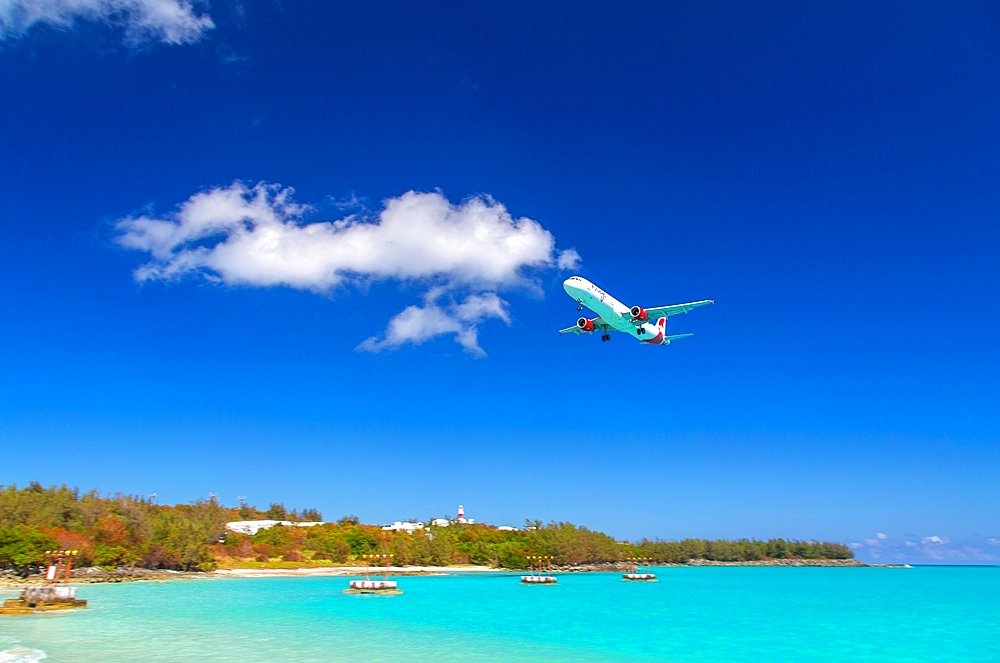 Air Canada Rouge flight AC1818 from Toronto landing at LF Wade International Airport, Bermuda, North Atlantic